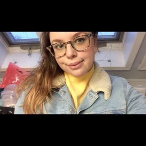 Meet your Posher, Adrienne